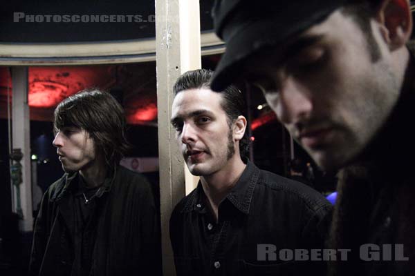 BLACK REBEL MOTORCYCLE CLUB - 2005-11-02 - PARIS -  - Peter Hayes - Robert Levon Been - Nick Jago